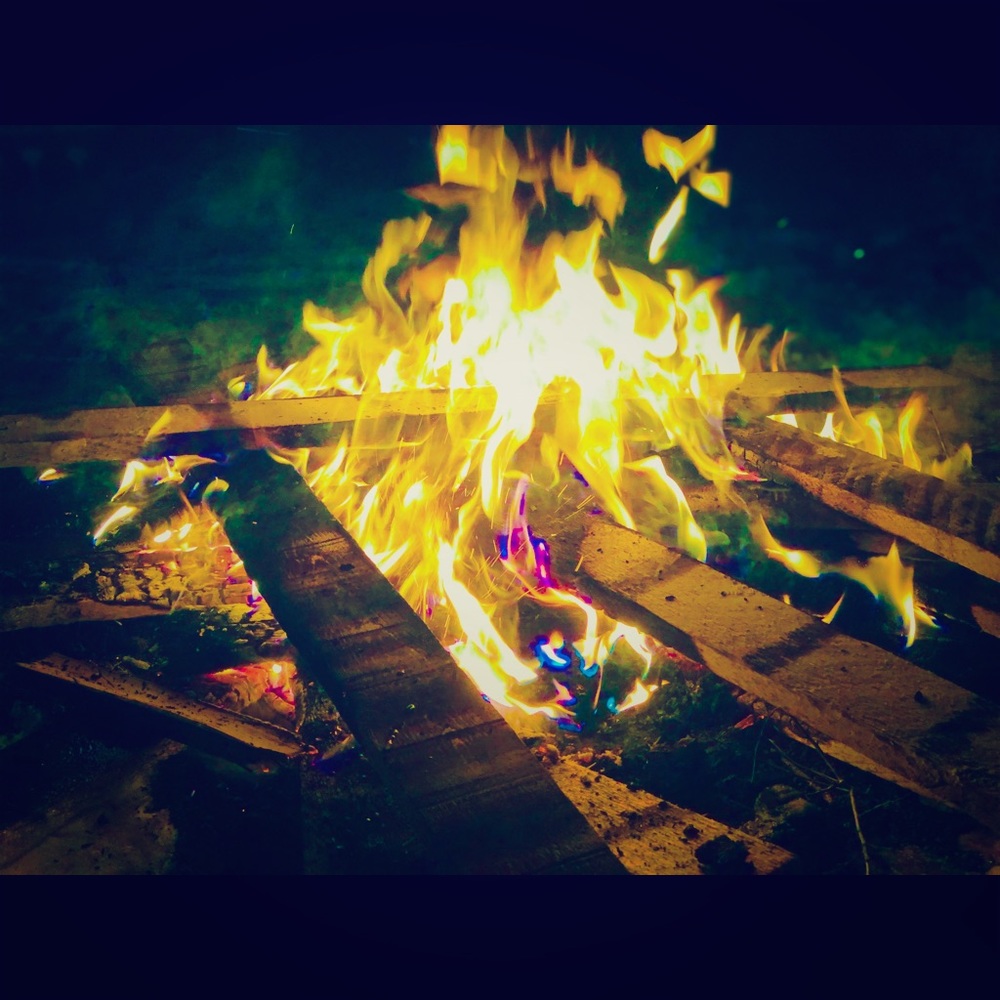 Please feel free to make offers on my items!!